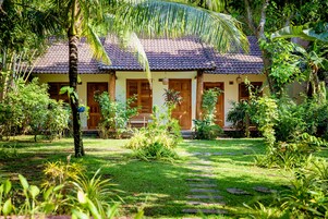 Superior Bungalow, Garden View | Terrace/patio