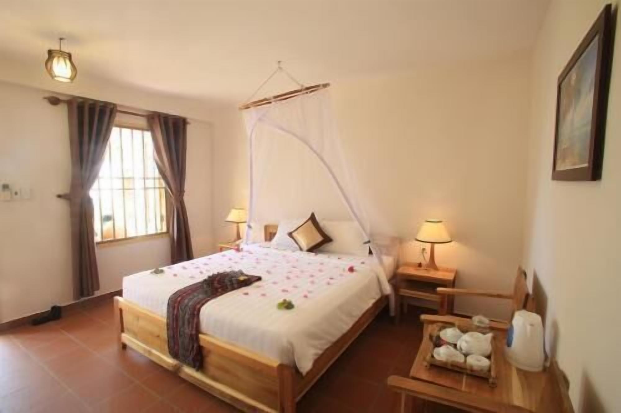 Minibar, in-room safe, desk, blackout curtains