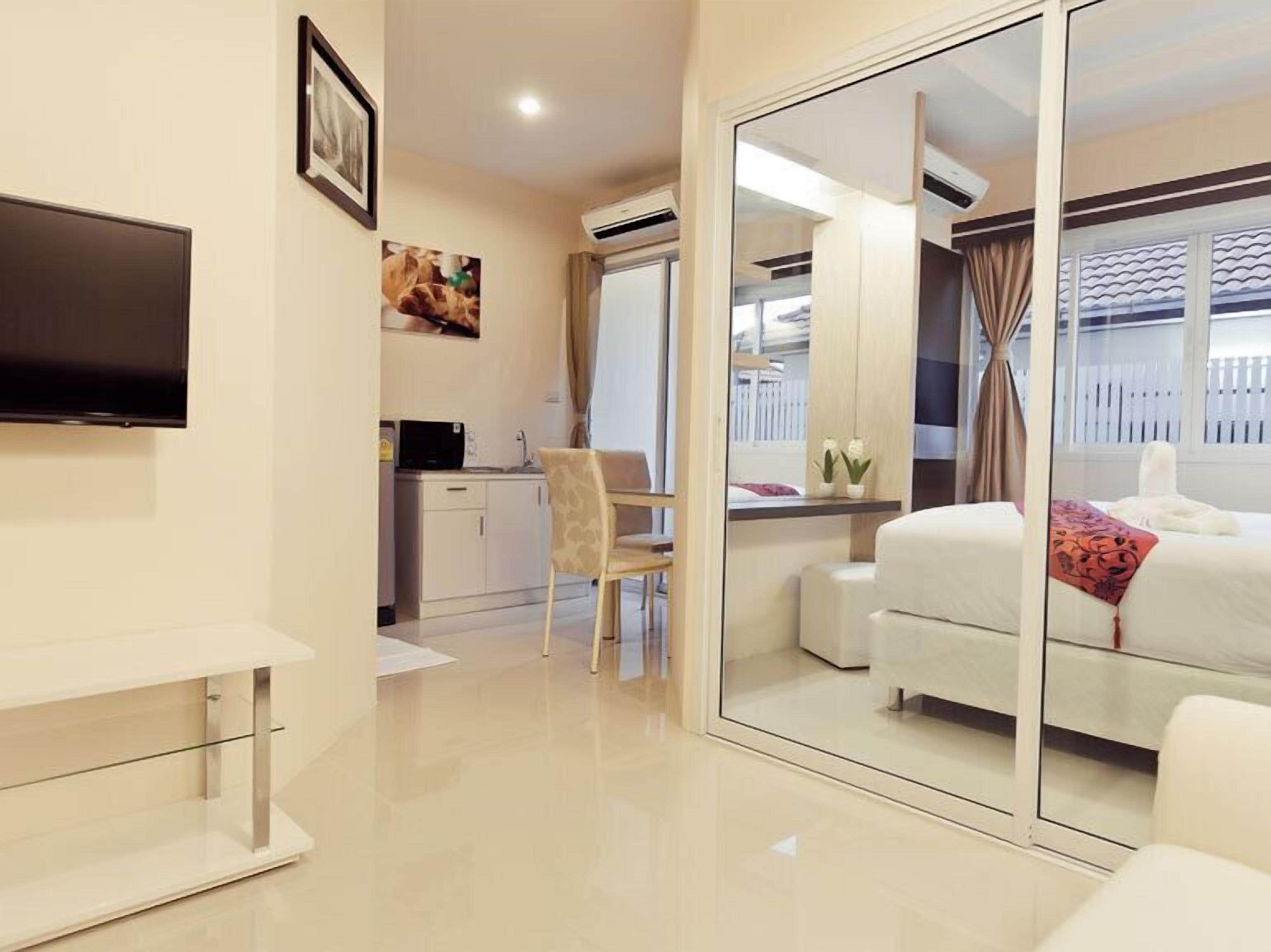 double suite | in-room safe, free wifi