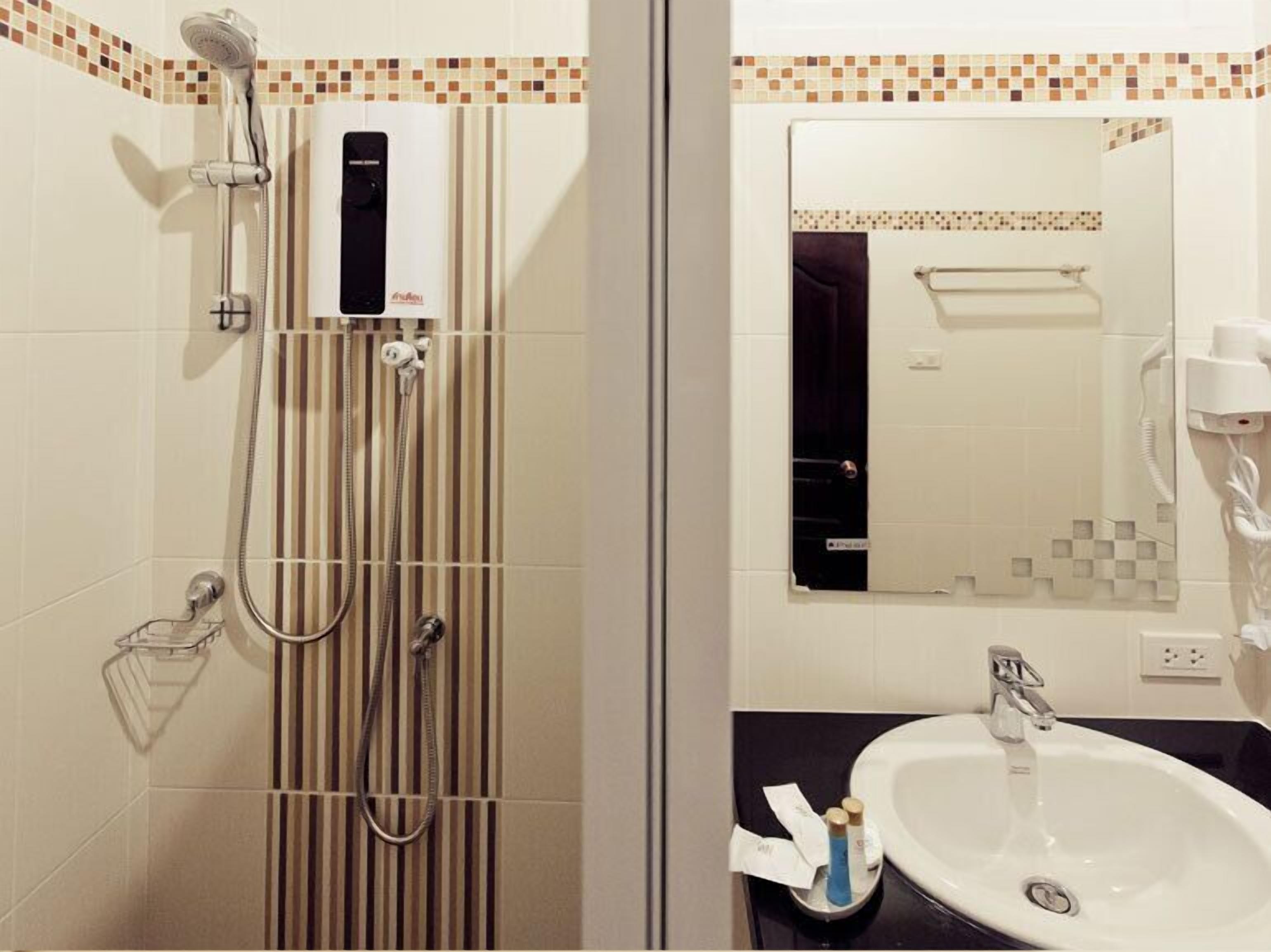 in-room safe, free wifi