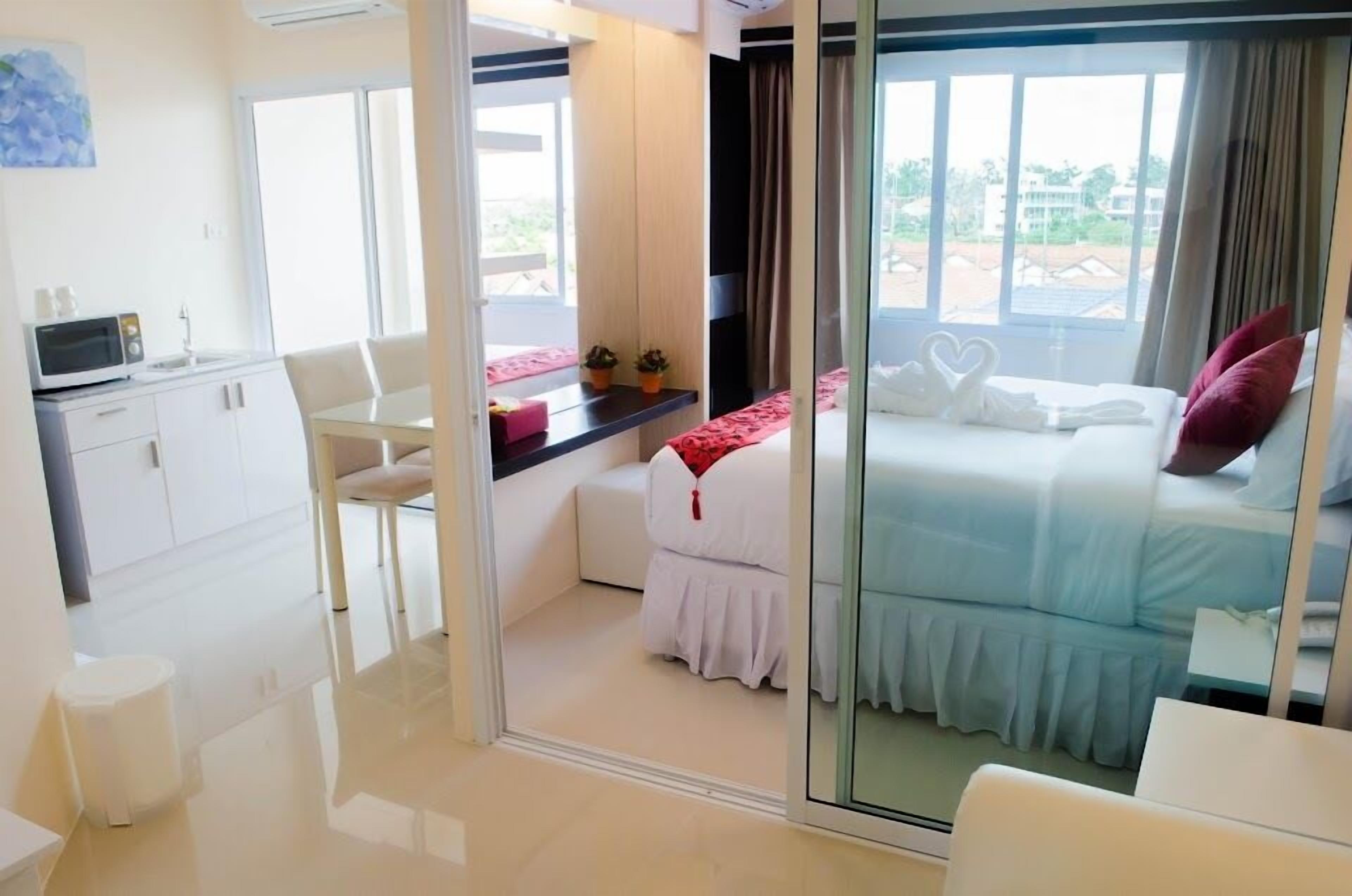 double suite | in-room safe, free wifi