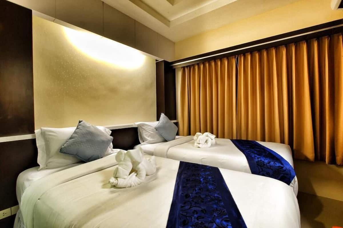 family room | in-room safe, free wifi