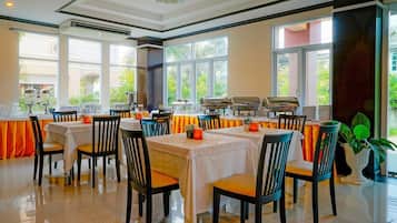 Frokostbuffé hver dag (THB 150 per person)