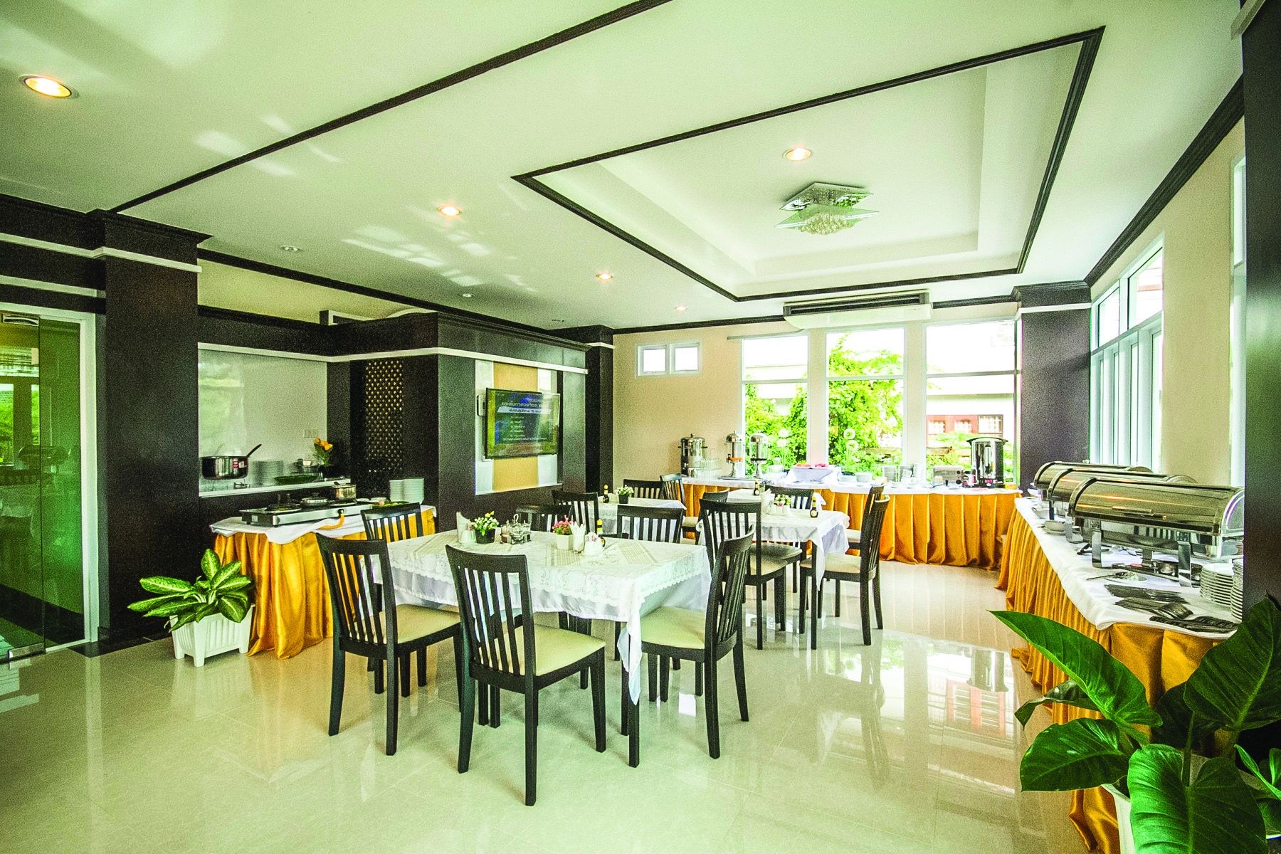 daily buffet breakfast (thb 150 per person)