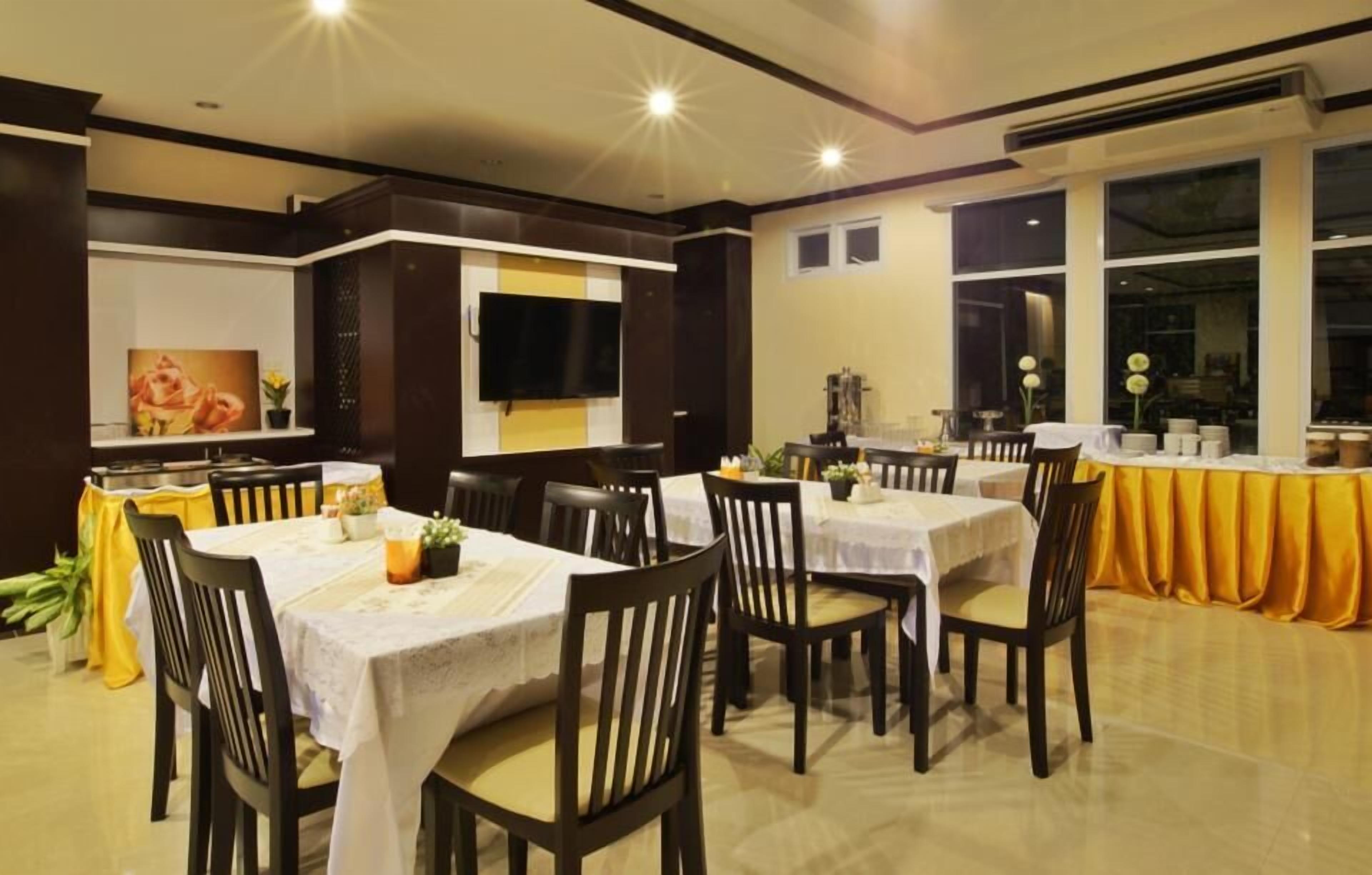 breakfast, lunch, dinner served; thai cuisine