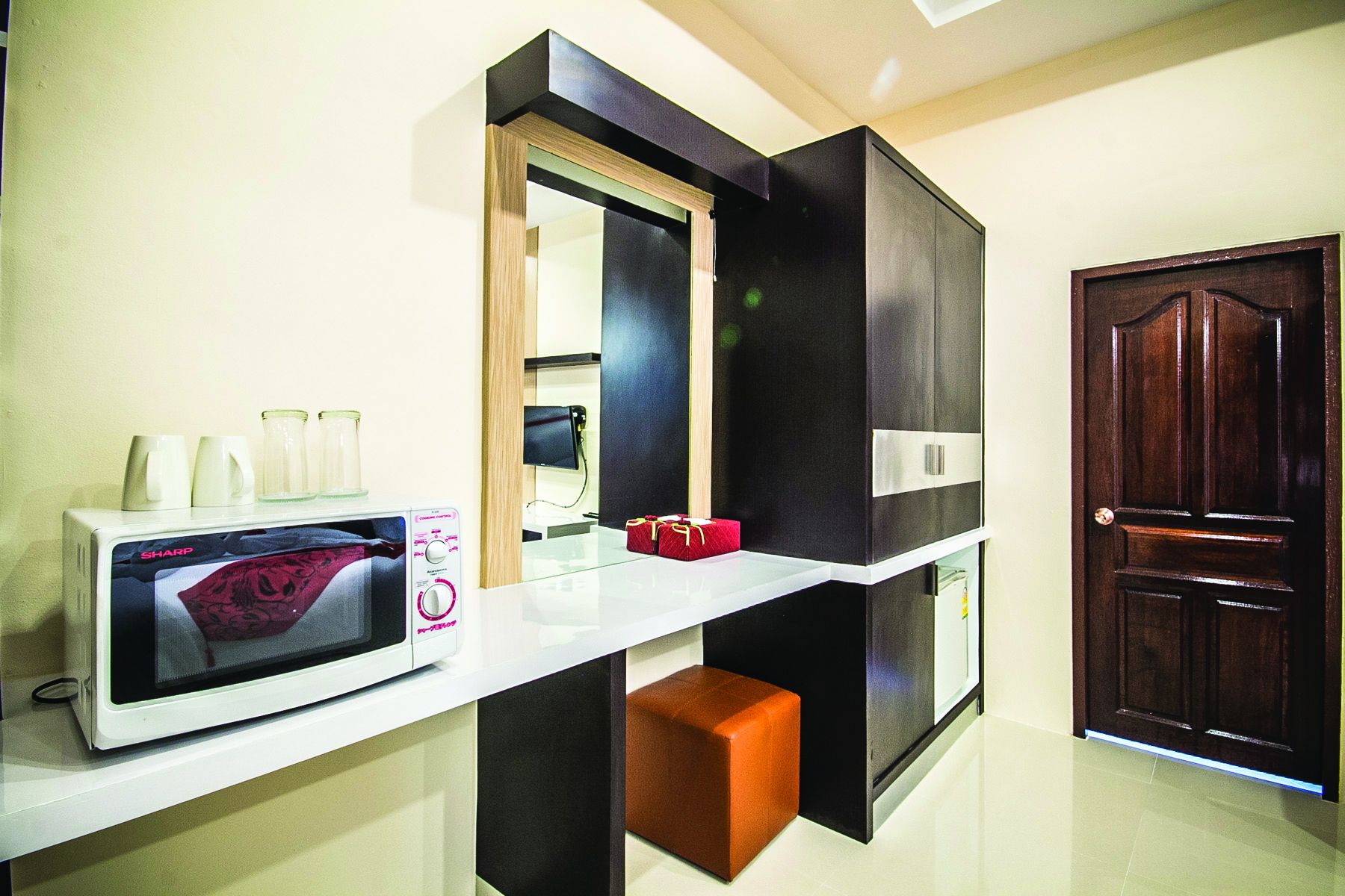 family room | in-room safe, free wifi