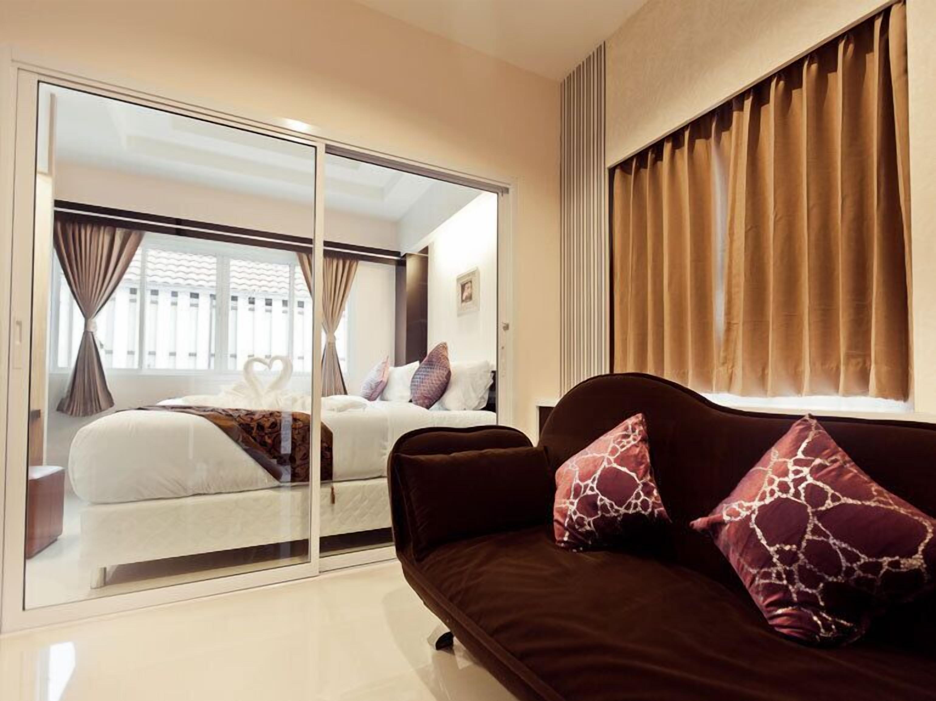 twin suites | in-room safe, free wifi