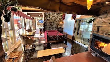 Deluxe-Zimmer, 1 Queen-Bett, Seeblick (Roméo et Juliette) | Individuell dekoriert, Schreibtisch, Verdunkelungsvorhänge