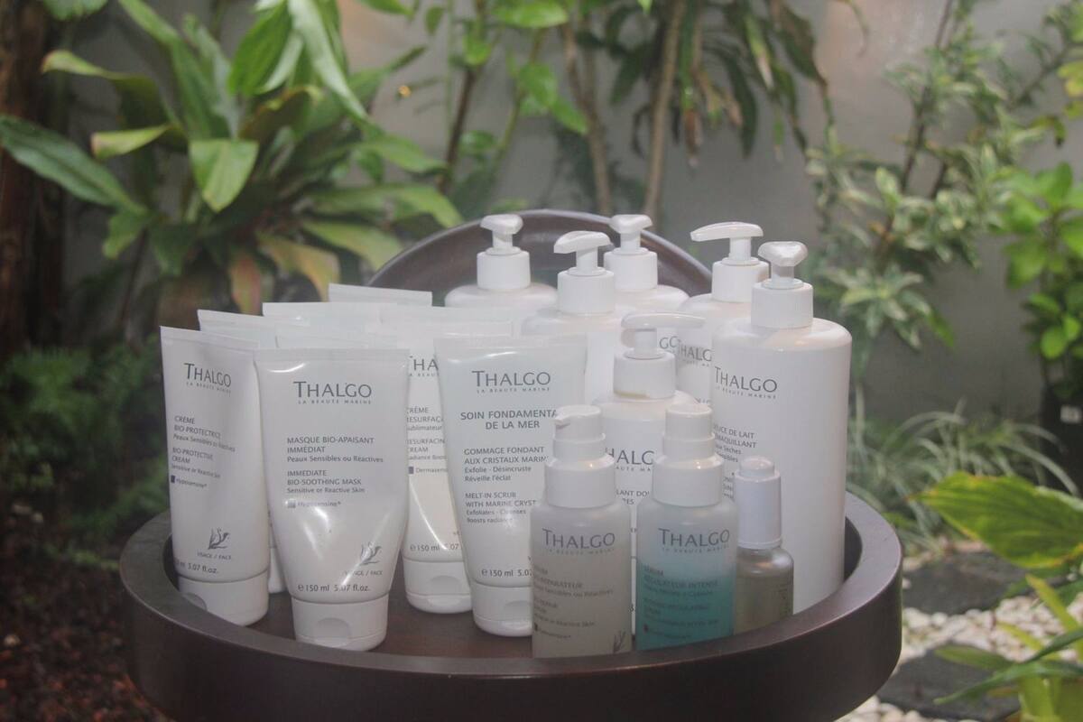 body treatments, aromatherapy, hot stone massages, body wraps