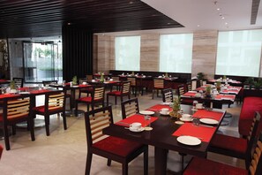2 restaurants, breakfast, lunch, dinner served; Indian cuisine  - Hotel Vrisa (Jaipur)