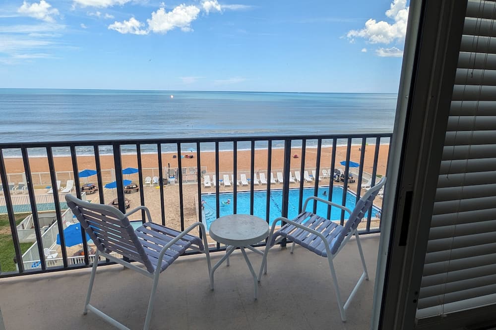 Traders Inn Beach Club