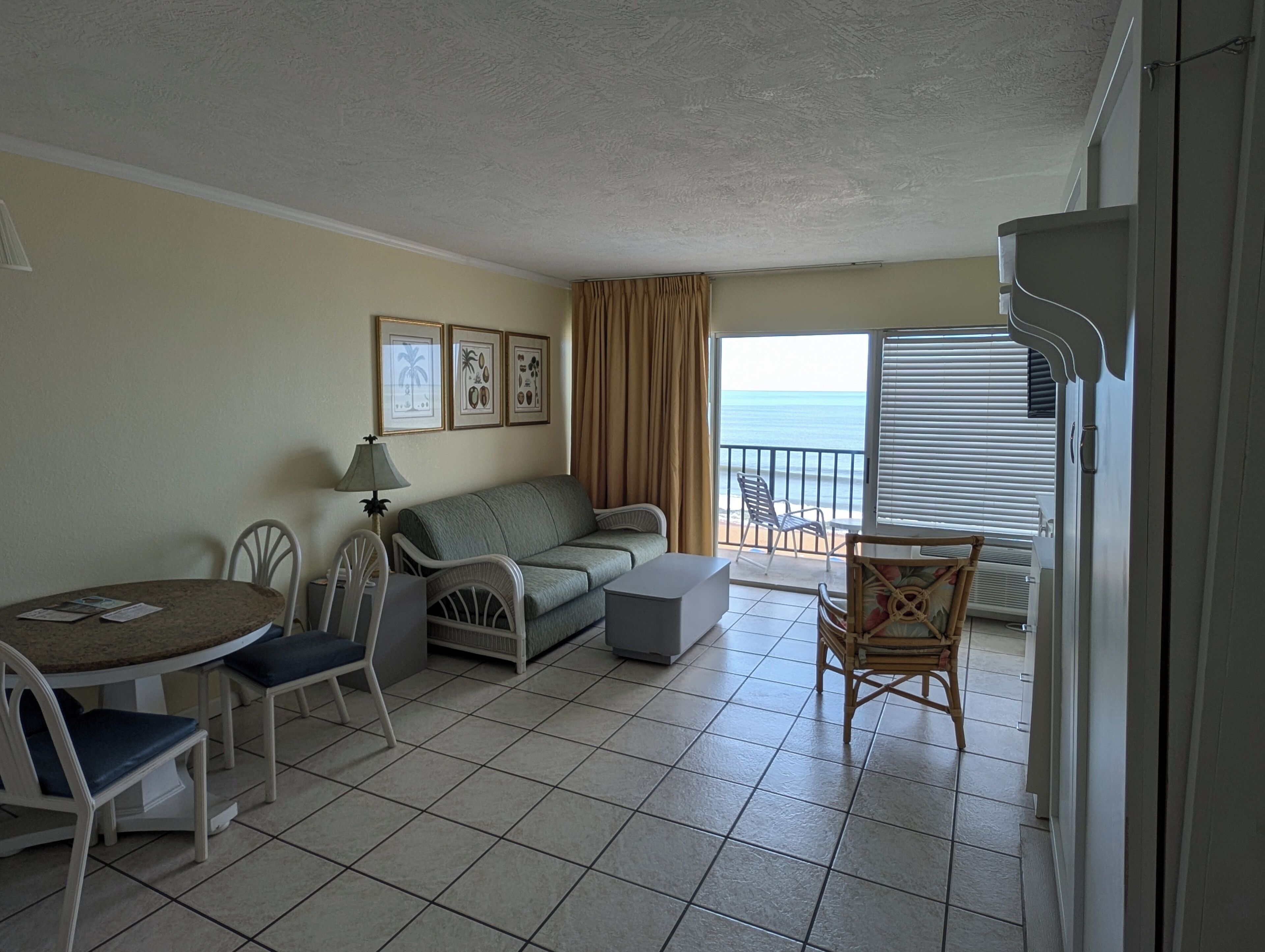 Standard Room, (1 Queen Murphy Bed and 1 Sofa Bed) | Strykejern/-brett, ekstrasenger (mot et tillegg) og wi-fi (inkludert)