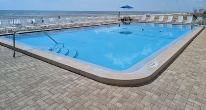 Traders Inn Beach Club