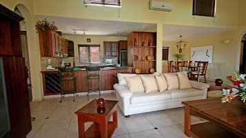 Junior Suite, 1 King Bed | Living room | TV