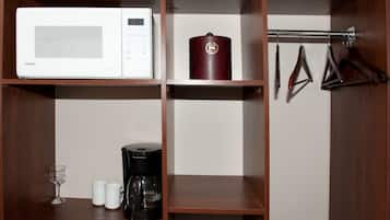 Individuell dekoriert, laptopgeeigneter Arbeitsplatz