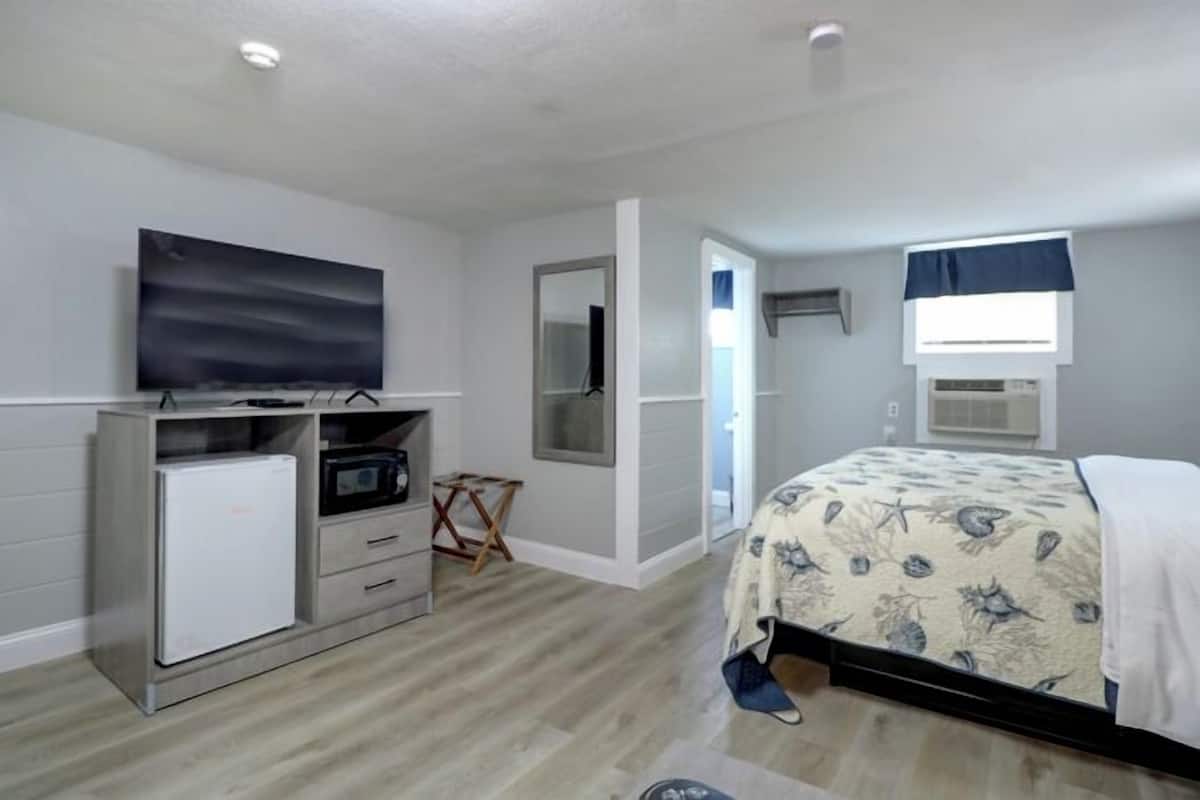 Deluxe Room, 1 King Bed with Sofa bed | 1 bedroom, iron/ironing board, cots/infant beds, rollaway beds