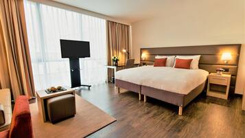 Estudio, 1 cama King size y sofá cama, vista a la ciudad | 1 habitación y ropa de cama de alta calidad