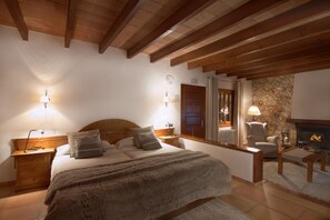 Bureau, fer et planche à repasser, lits bébé (gratuits), Wi-Fi gratuit