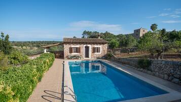 Cabin | Outdoor pool