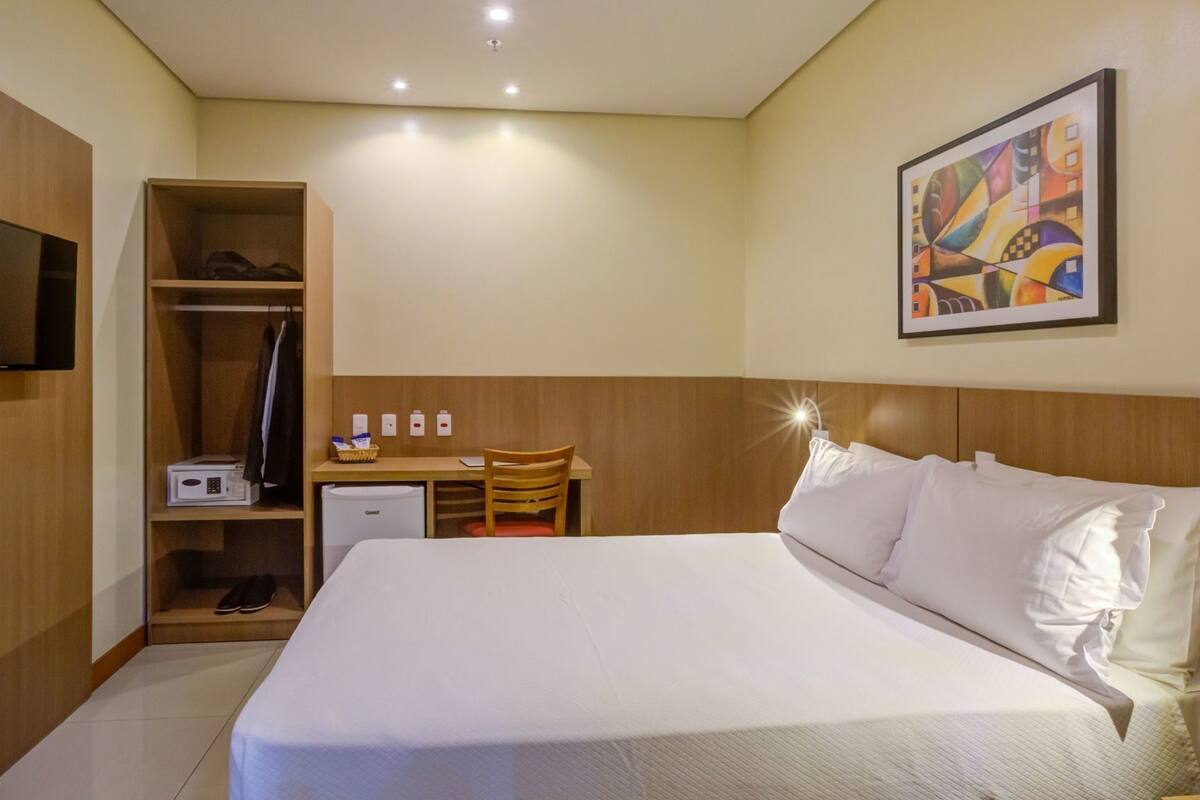 Minibar, in-room safe, desk, free WiFi