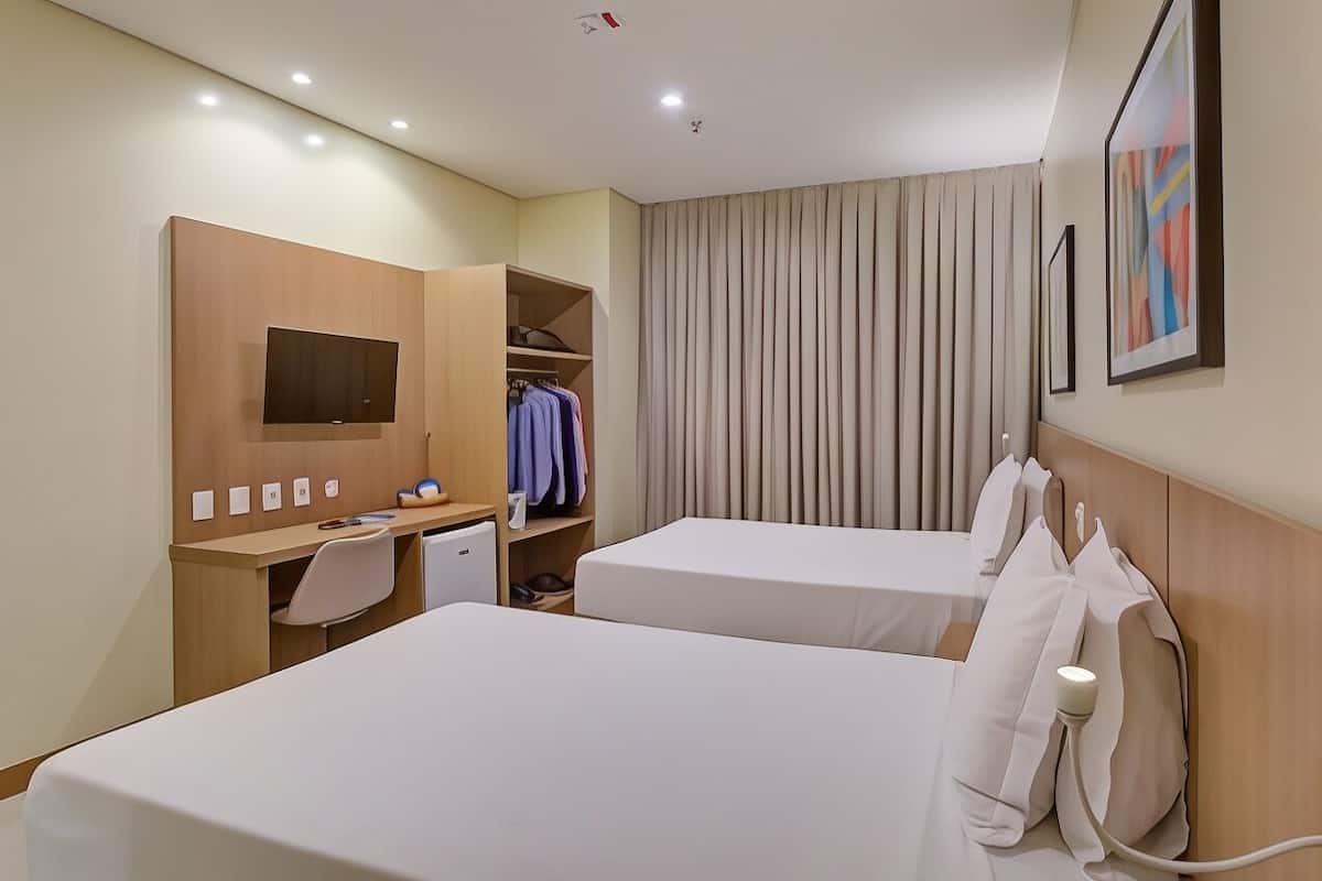 Minibar, coffre-fort, bureau, accès au Wi-Fi (inclus)