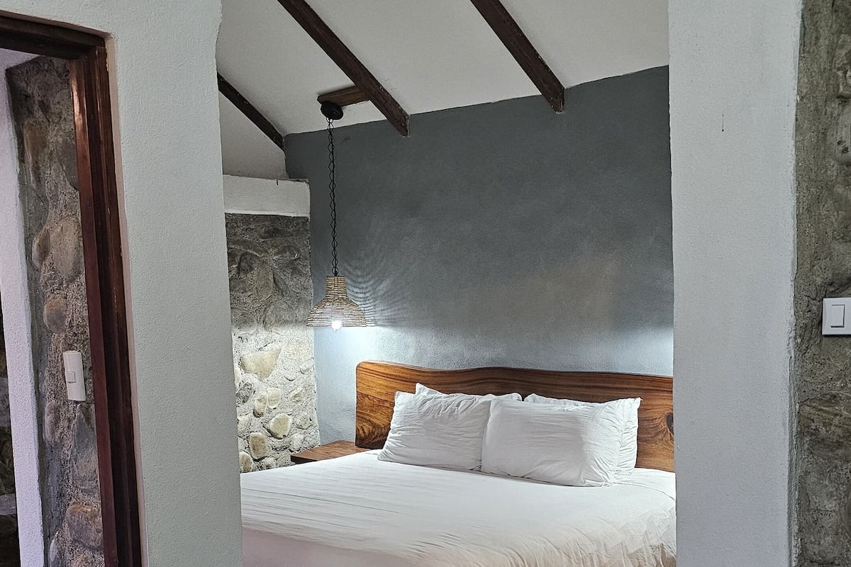 One-Bedroom Villa 1 King bed (on the mountain crossing the main street) | 1 bedroom, bed sheets