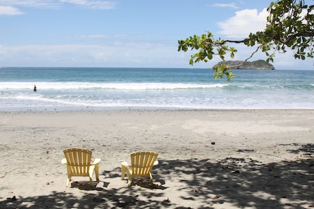 Beach nearby, white sand, beach towels