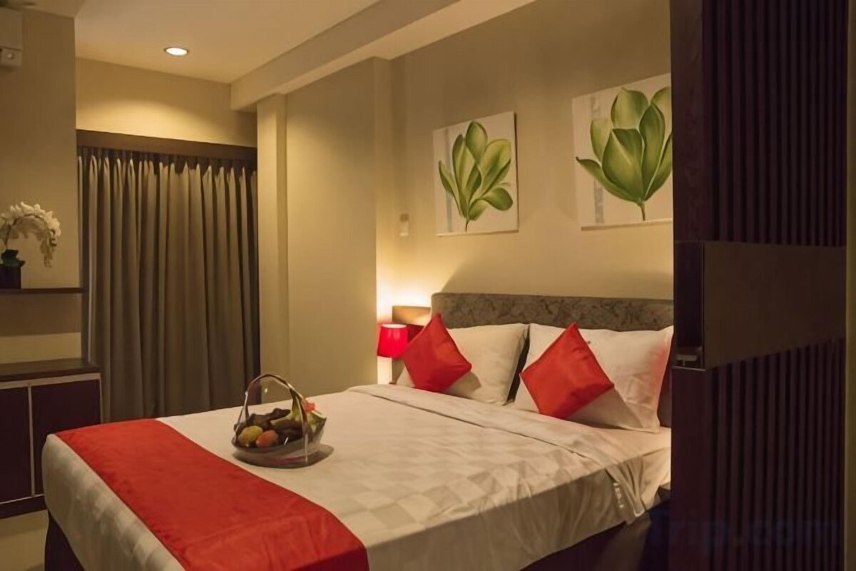 Minibar, iron/ironing board (on request), free WiFi