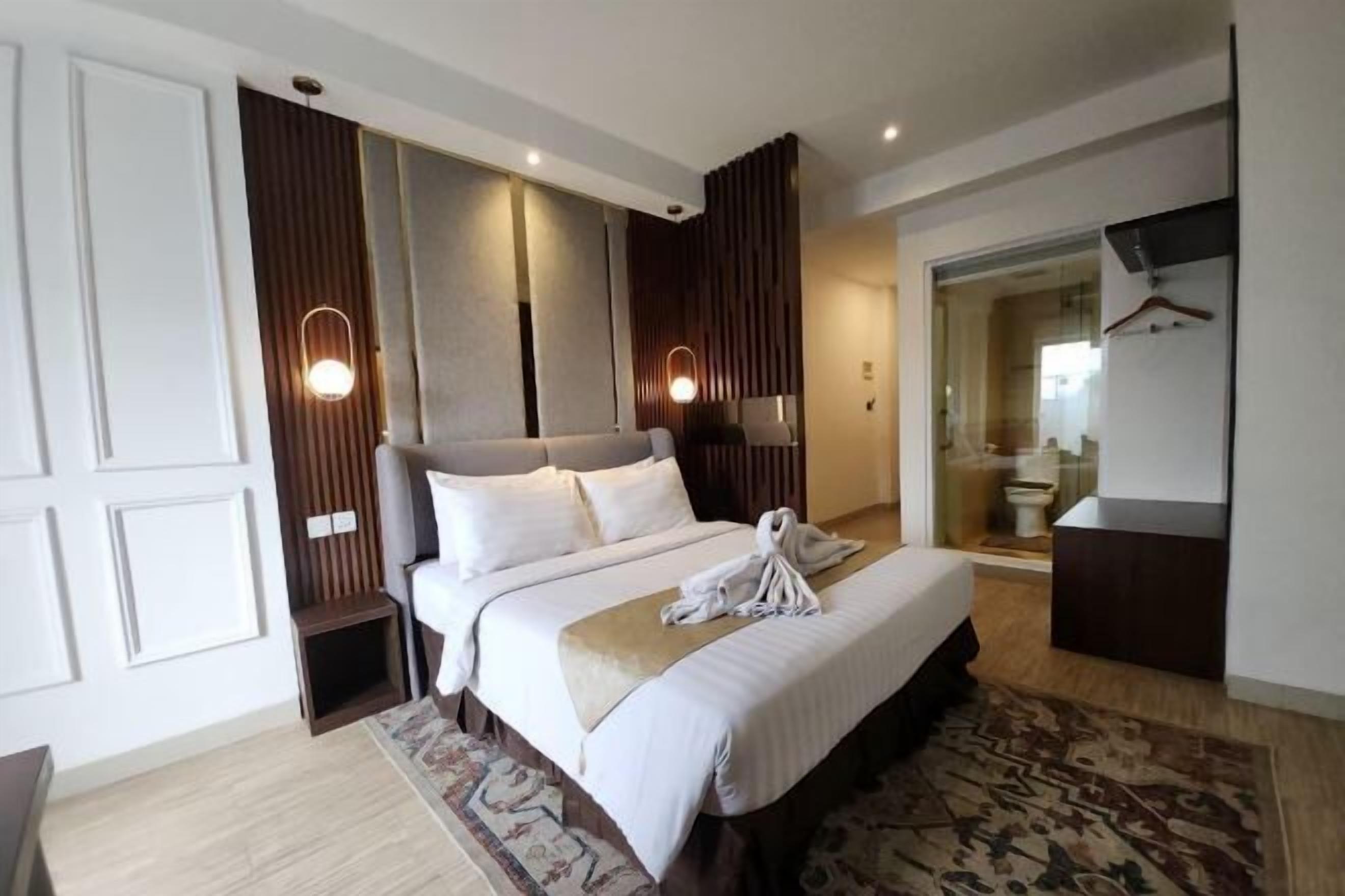 迷你吧、熨斗/熨板、免费 WiFi