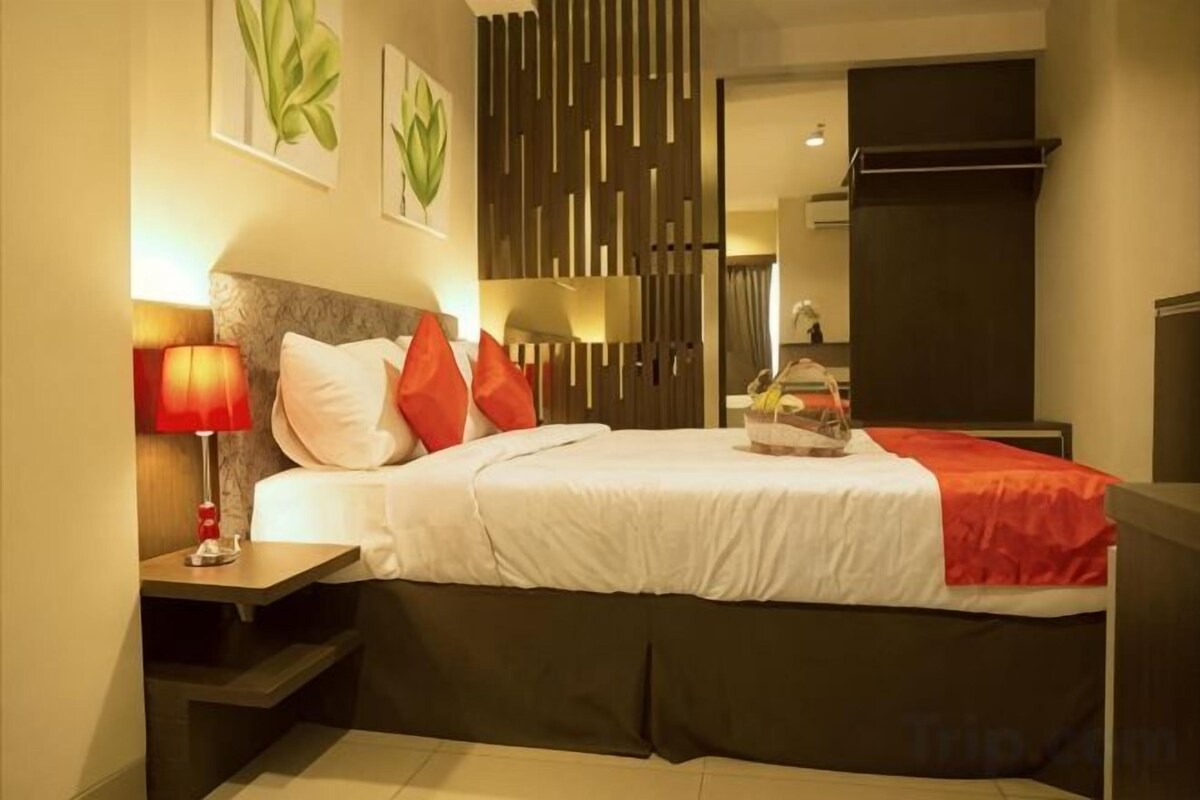 Minibar, iron/ironing board (on request), free WiFi