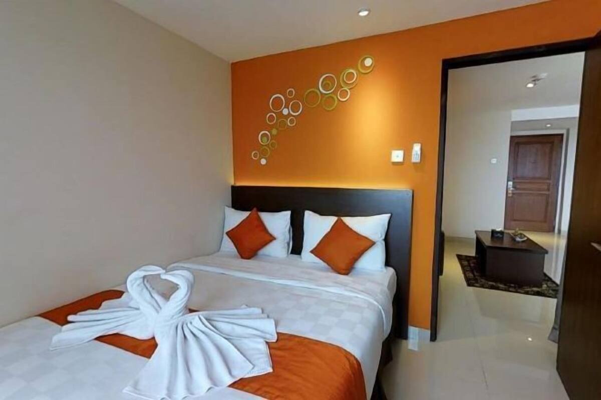 Minibar, iron/ironing board, free WiFi