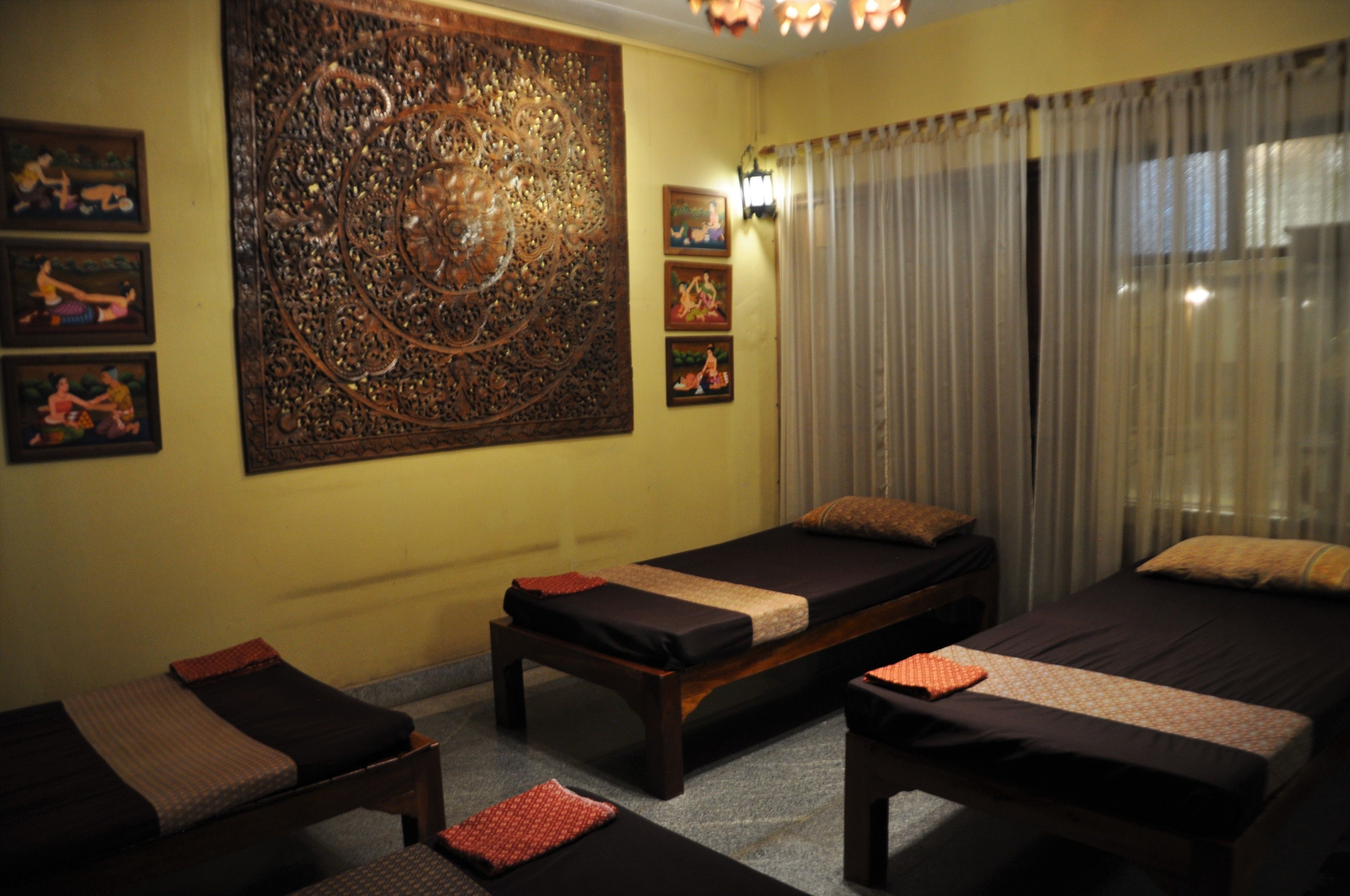 Aromatherapy, Thai massages, reflexology, massages