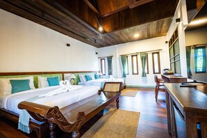 Royal Suite | In-room safe, desk, cribs/infant beds, rollaway beds