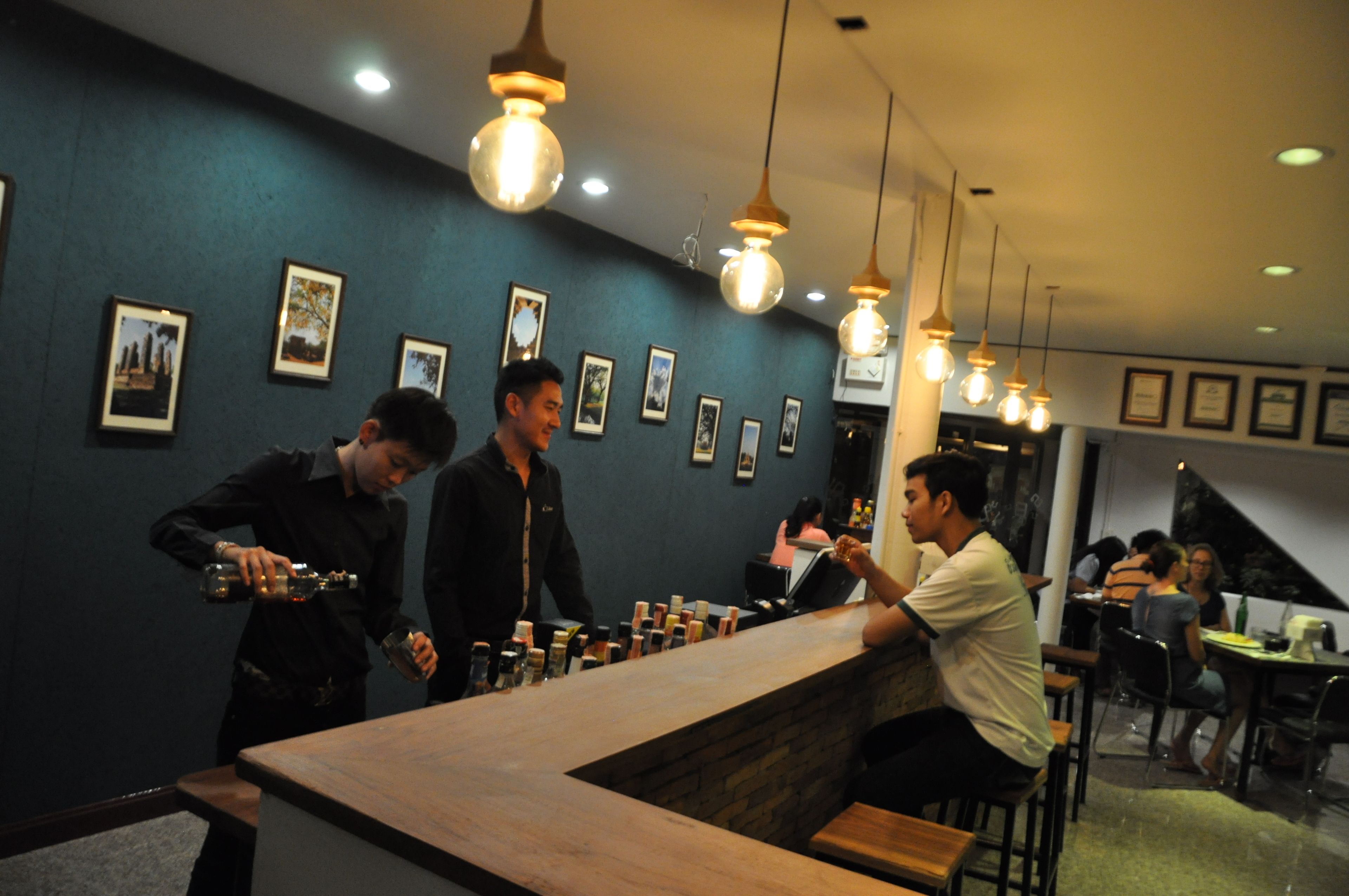 酒吧（店内）