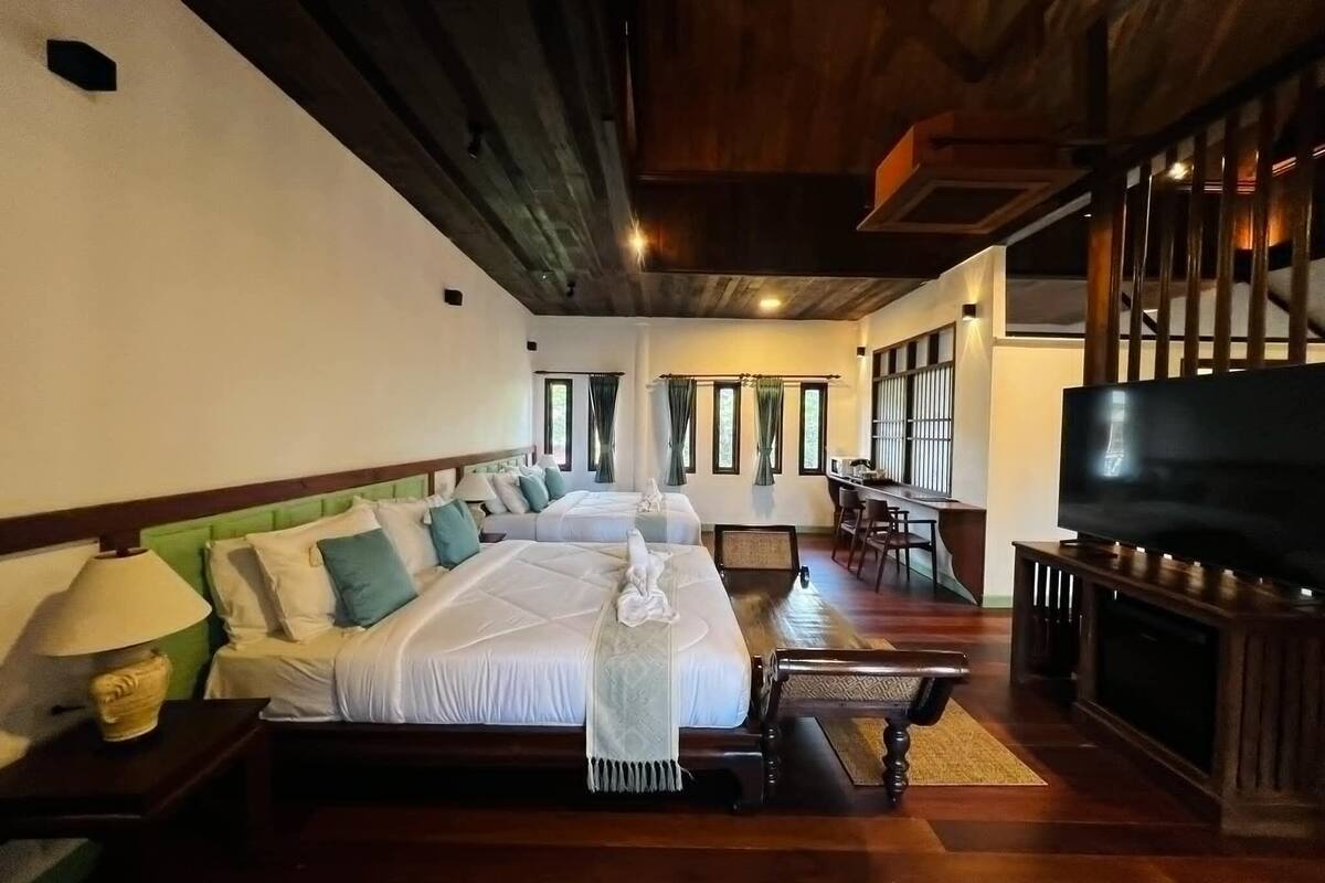 royal suite | in-room safe, desk, cots/infant beds, rollaway beds