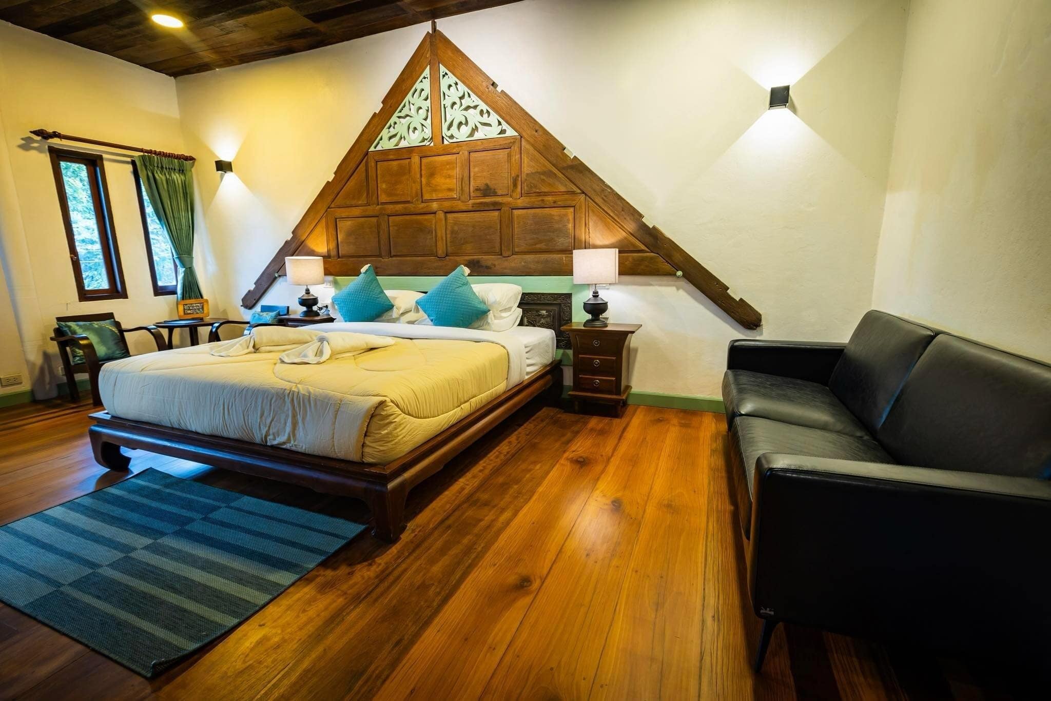 行政客房 | 客房内保险箱、办公桌、婴儿床、折叠床/加床（额外收费）