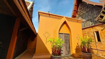 Deluxe Double Room | In-room safe, desk, cots/infant beds, rollaway beds