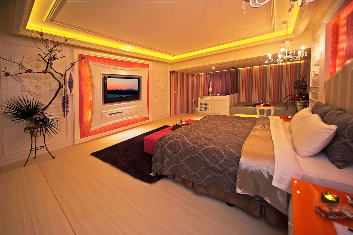 Deluxe Room | Premium bedding, down duvets, individually decorated