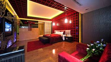 Deluxe Room | Premium bedding, down comforters, individually decorated