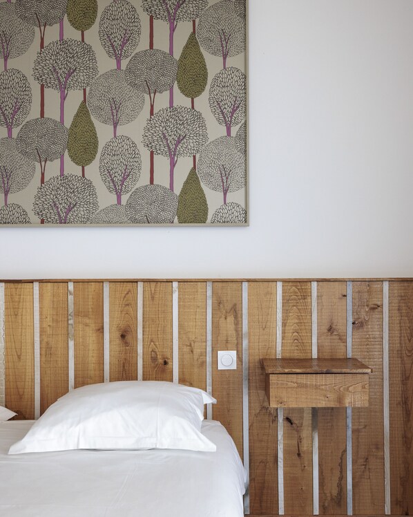 Desk, soundproofing, free WiFi, bed sheets - Le Relais Du Boisniard (Chanverrie)