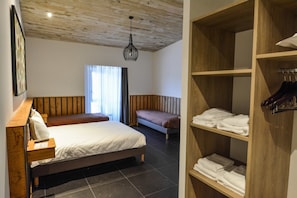 Chambre Classique 1 à 2 personnes | Bureau, système d’insonorisation, accès au Wi-Fi (inclus)