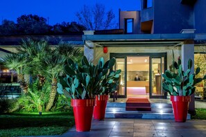 Front of property - evening/night - Park Hotel Sabina (Magliano Sabina)