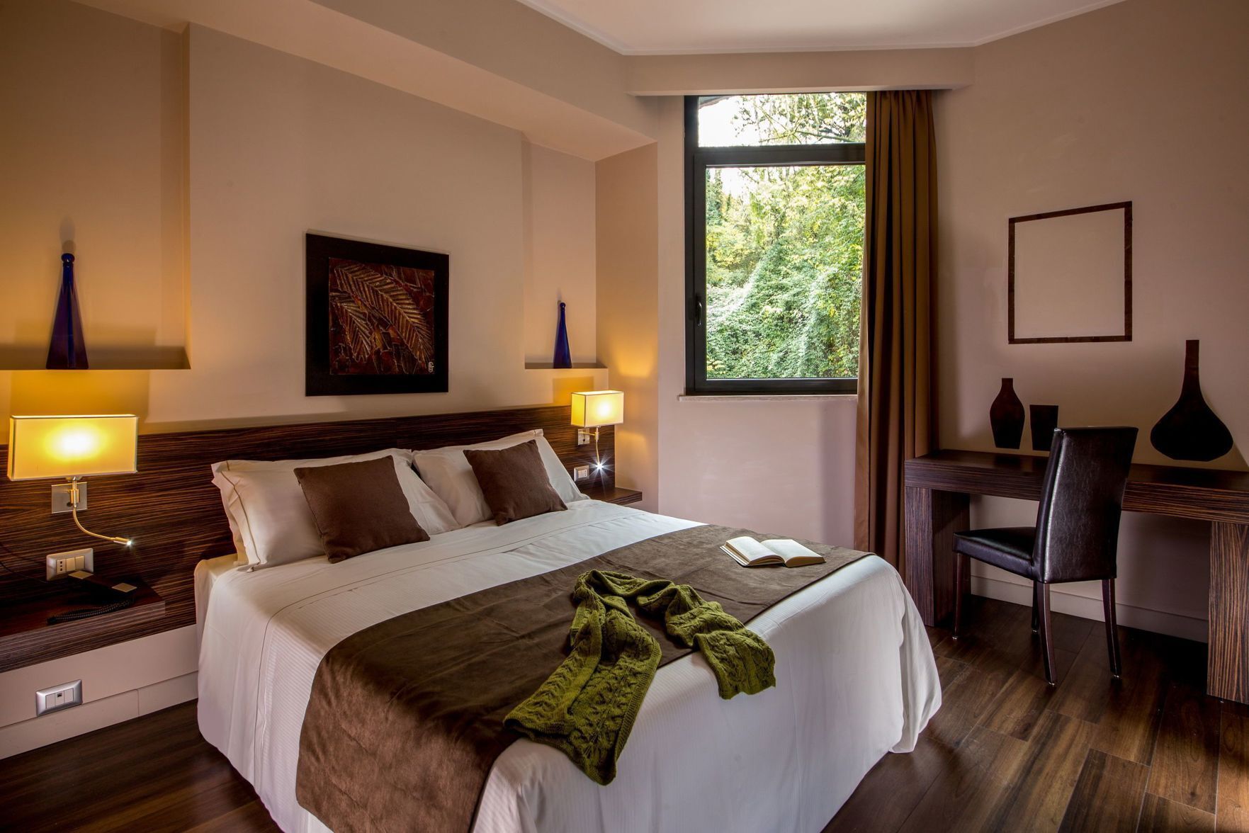 Minibar, in-room safe, soundproofing, free WiFi