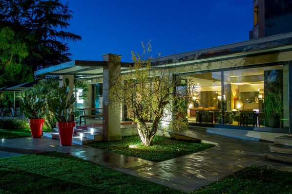 Front of property - evening/night - Park Hotel Sabina (Magliano Sabina)