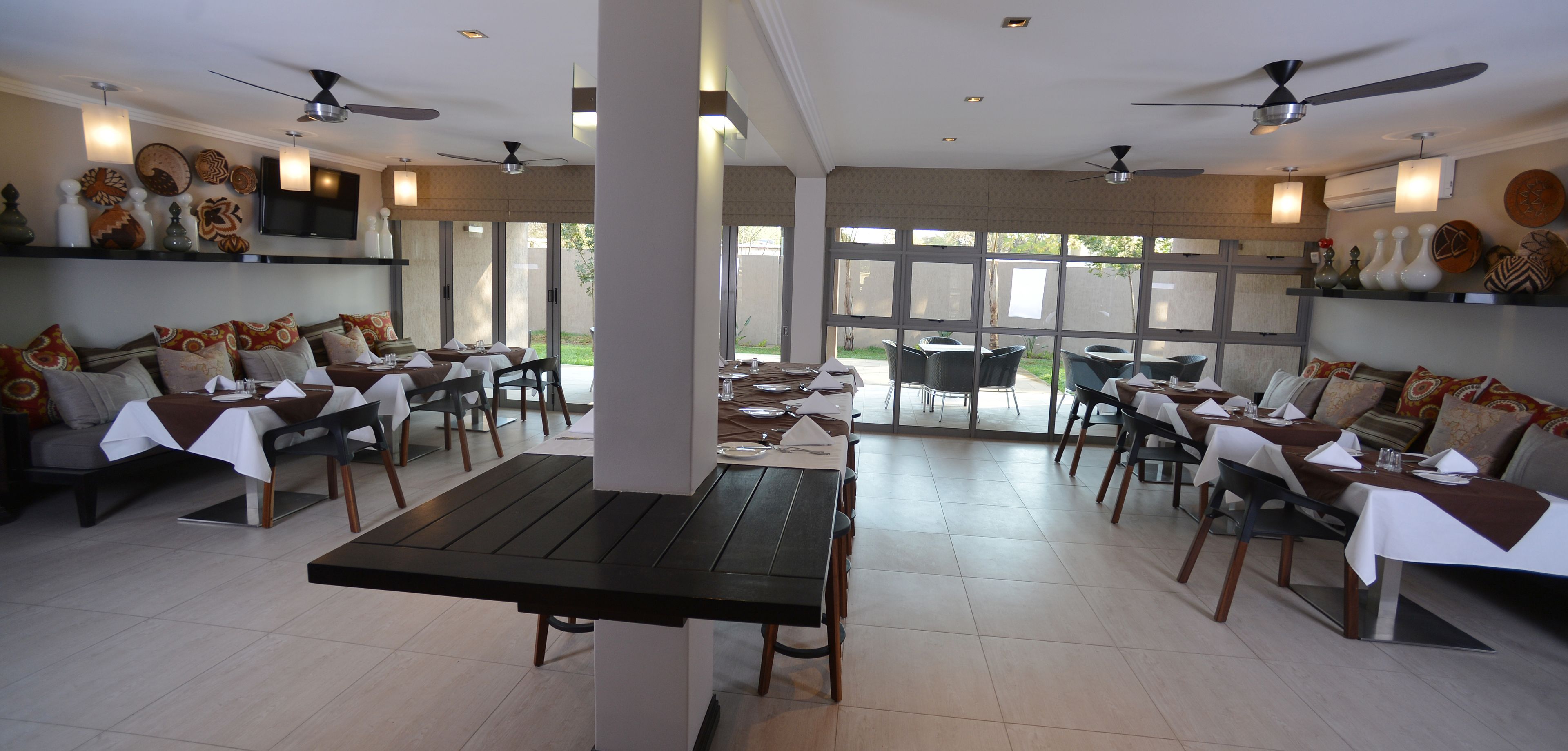 每日供应全套早餐（每人 BWP 155.00）