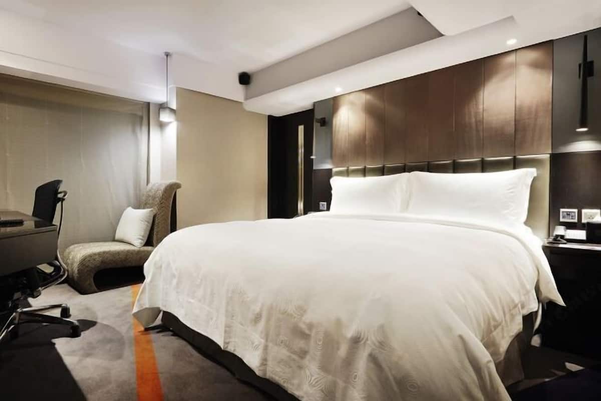 Ropa de cama de alta calidad, cubrecamas y minibar
