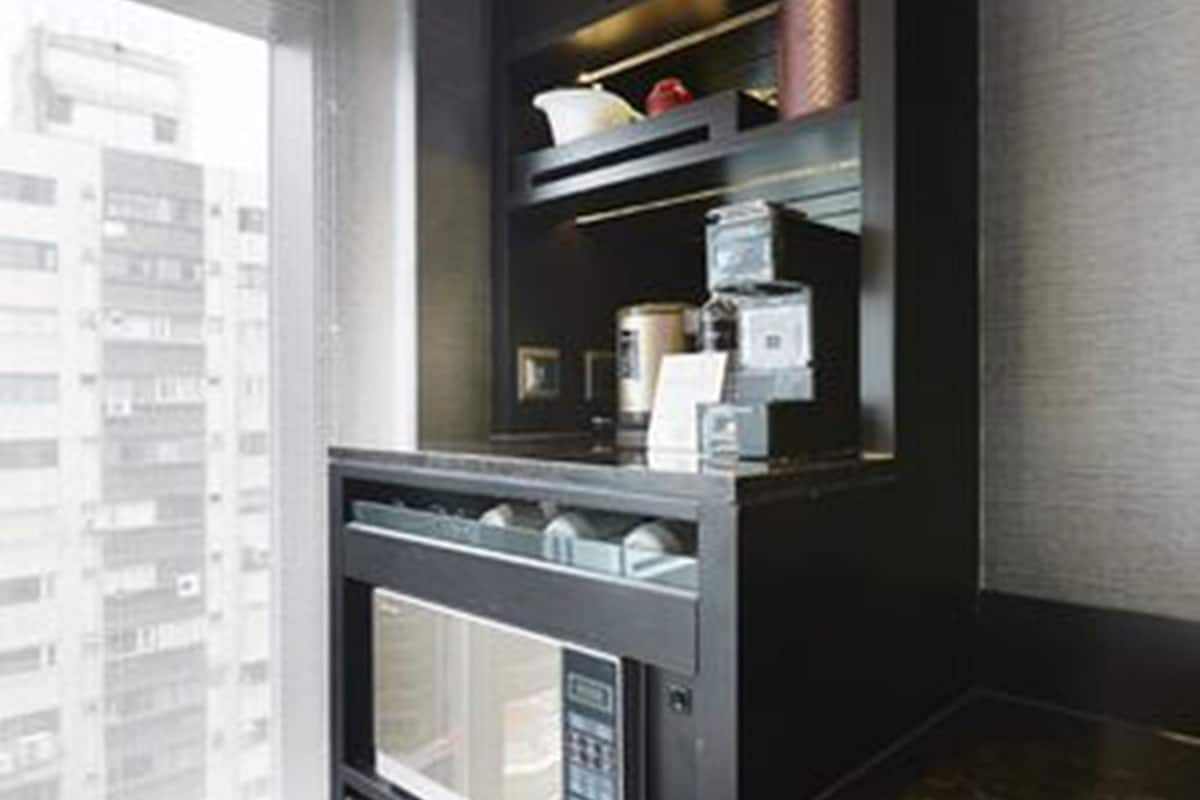 premium room, 1 queen bed | 1 bedroom, premium bedding, down duvets, minibar