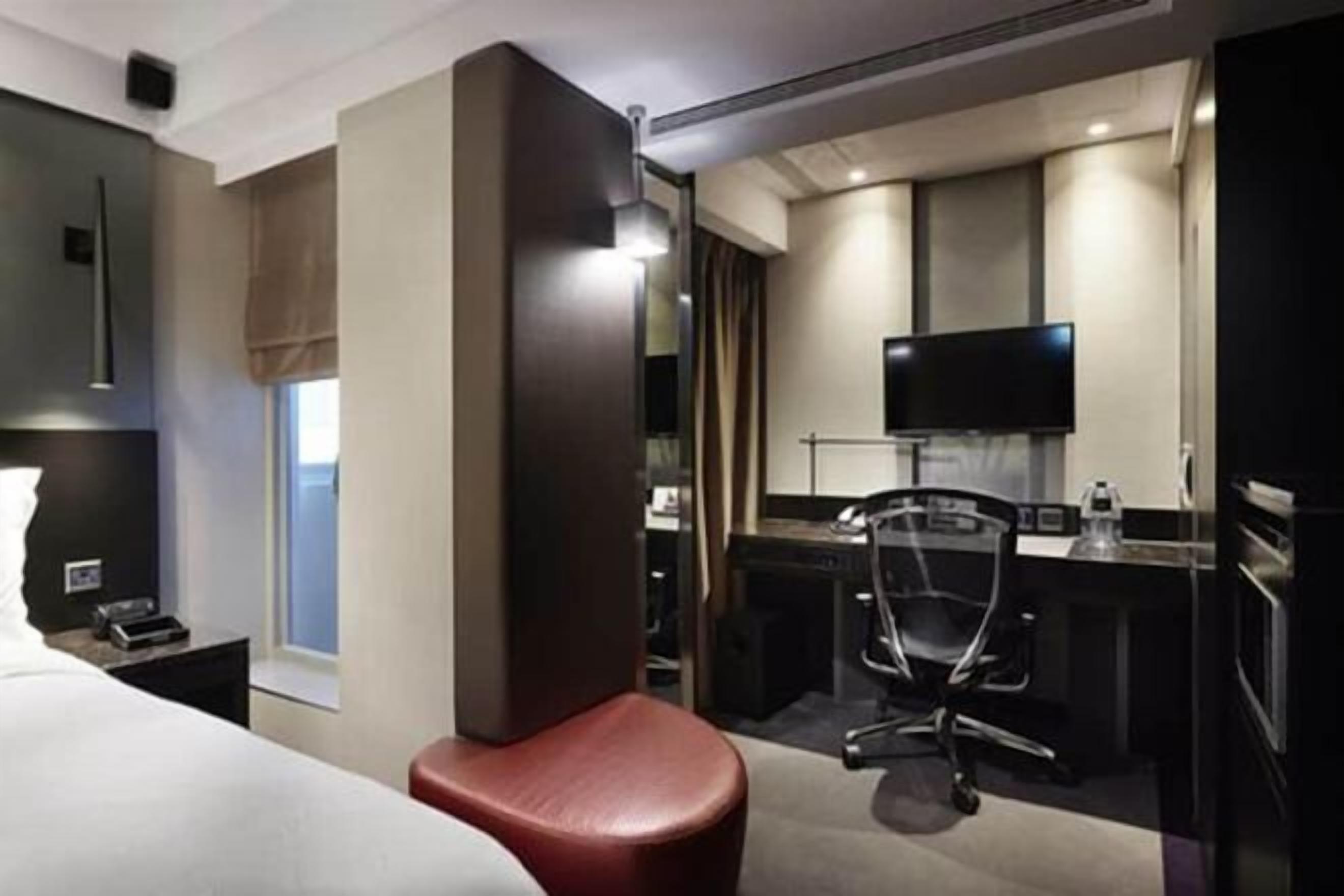 Ropa de cama de alta calidad, edredones de plumas, minibar y caja fuerte