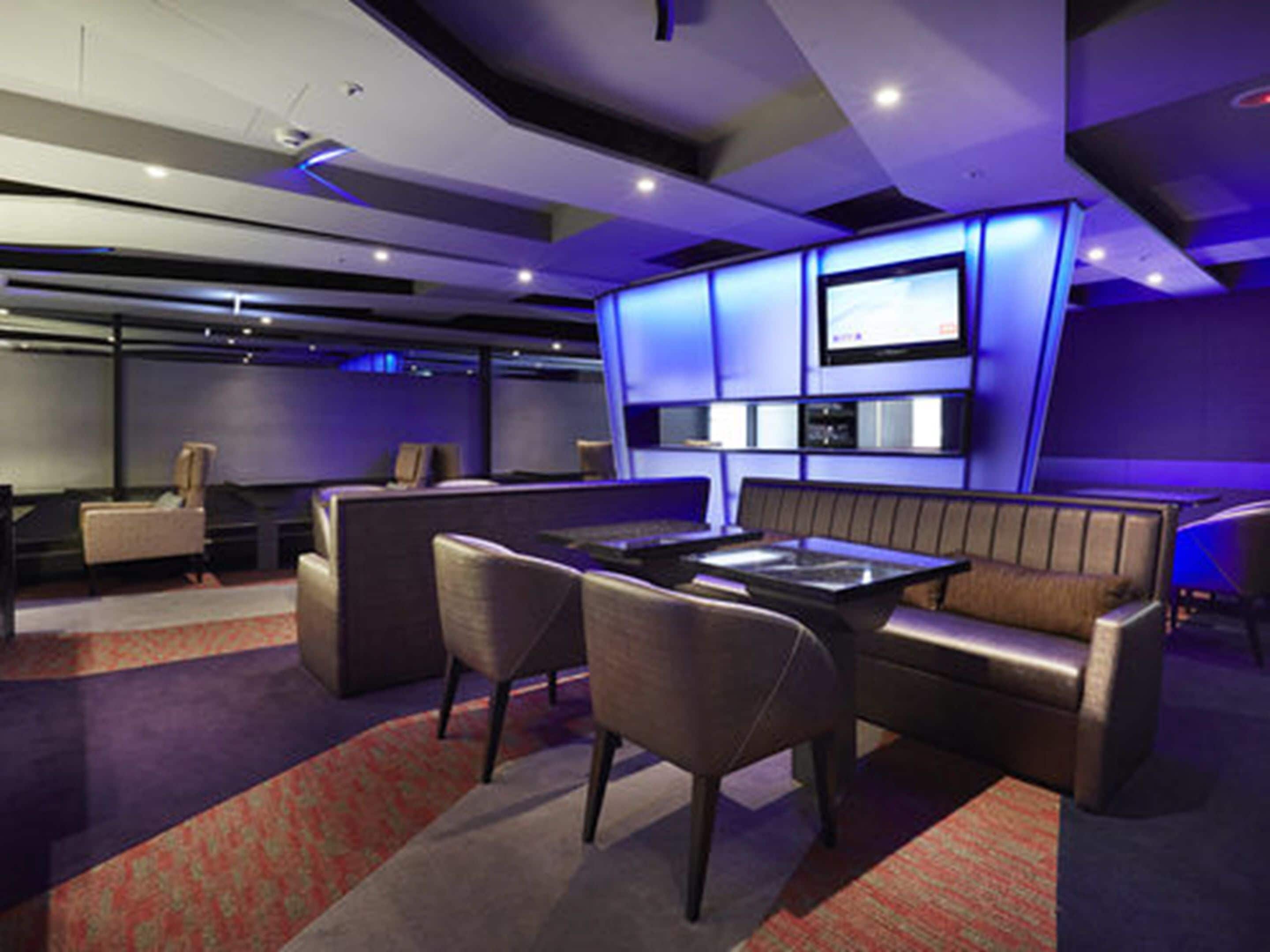 daily buffet breakfast (twd 300 per person)