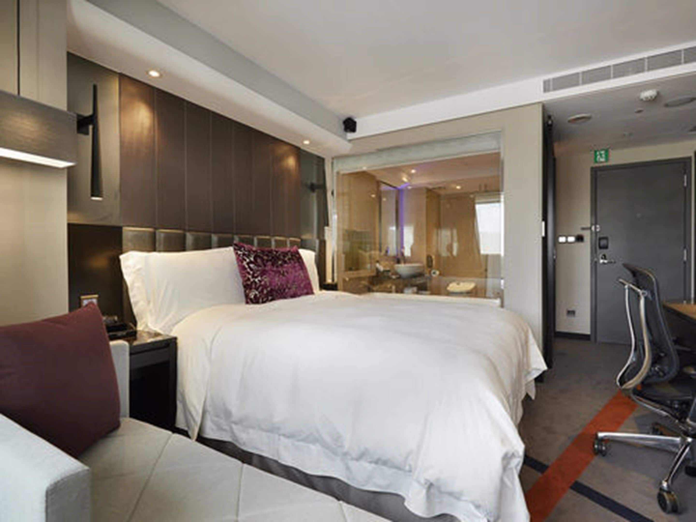 eagle studio | 1 bedroom, premium bedding, down duvets, minibar